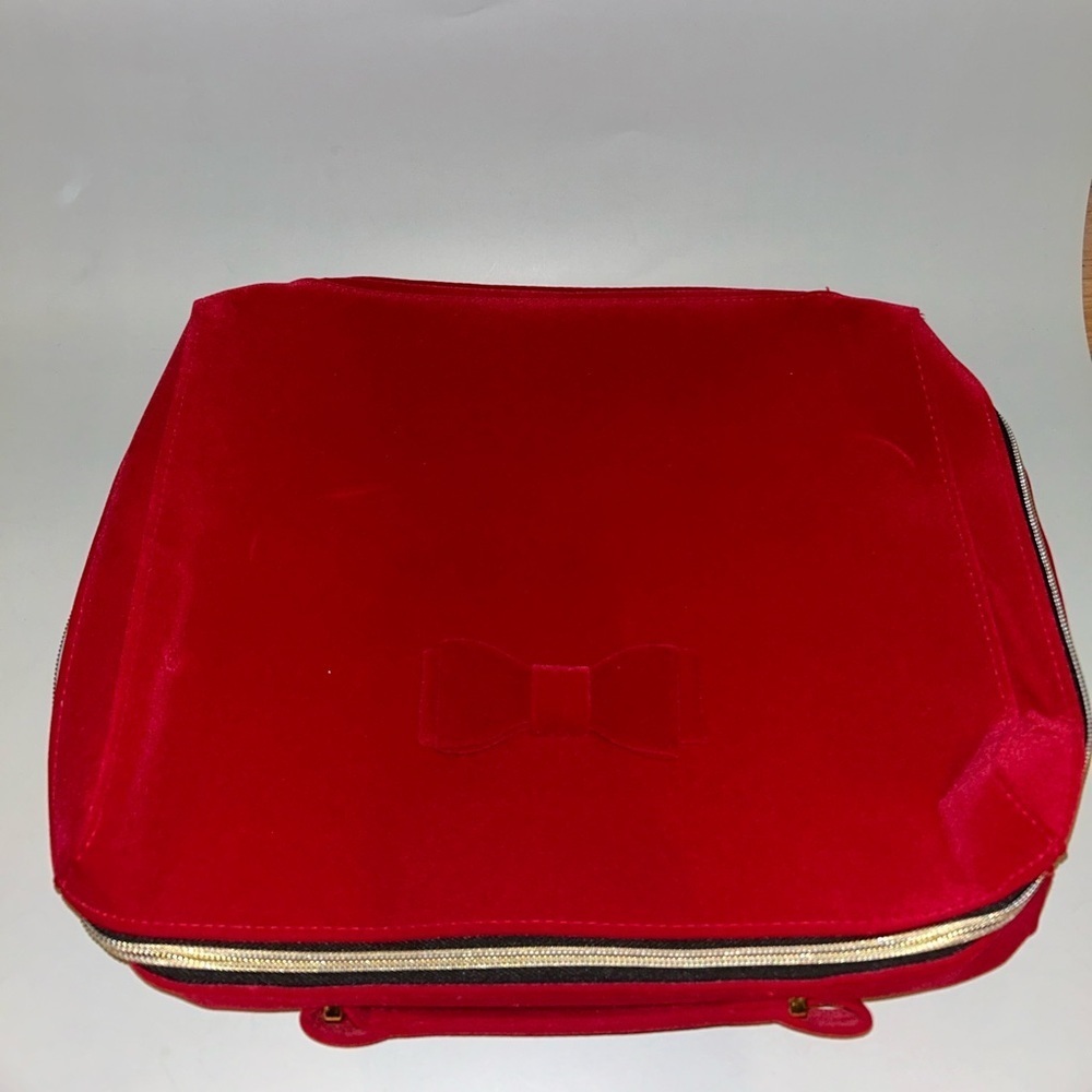 Euc Estée Lauder train case